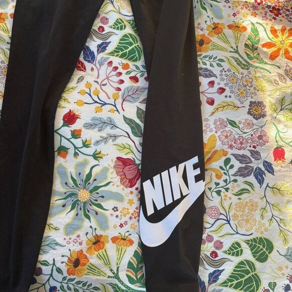 Nike Tights - Picture 3 of 5